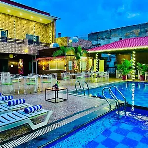hotel-grand-bhagwat-with-rooftop-swimming-pool.udaipurhotels.org/